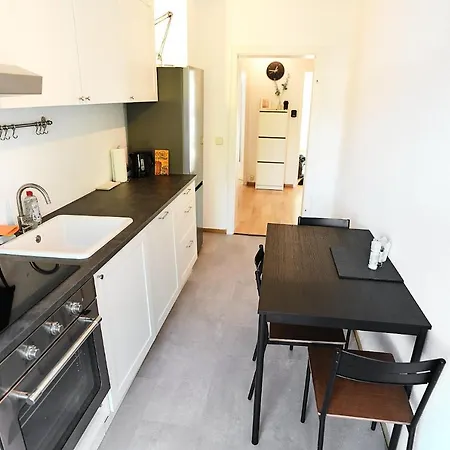 N2 Centrally Located 3-room With Balcony Or Individual Homestay Karlsruhe