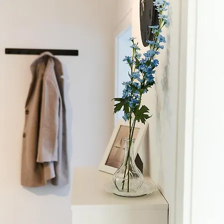 Δωμάτια σε οικογενειακή κατοικία N39 Whole 3-room Or Individual In Suedstadt