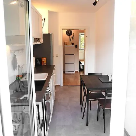 N2 Centrally Located 3-room With Balcony Or Individual Homestay Karlsruhe