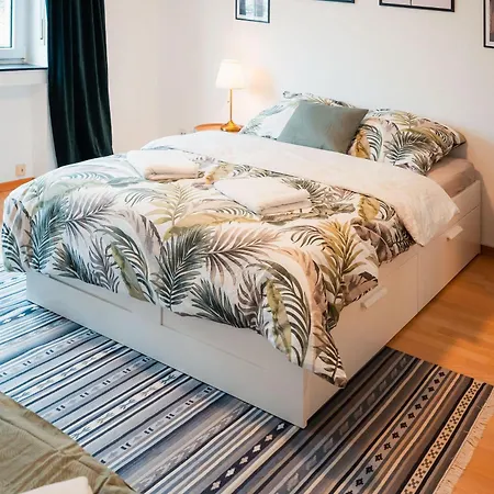N2 Centrally Located 3-room With Balcony Or Individual Homestay *