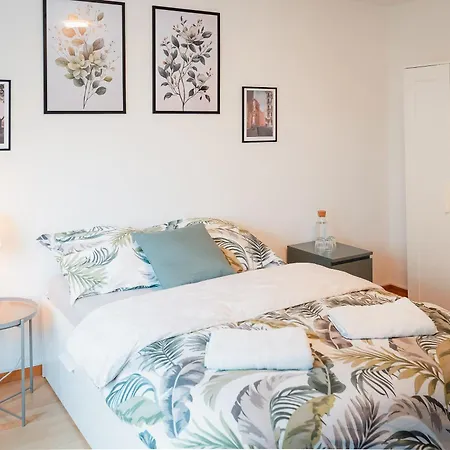 Δωμάτια σε οικογενειακή κατοικία N39 Whole 3-room Or Individual In Suedstadt