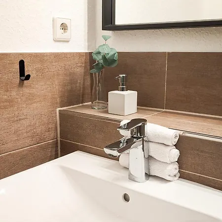 N39 Whole 3-room Or Individual In Suedstadt *